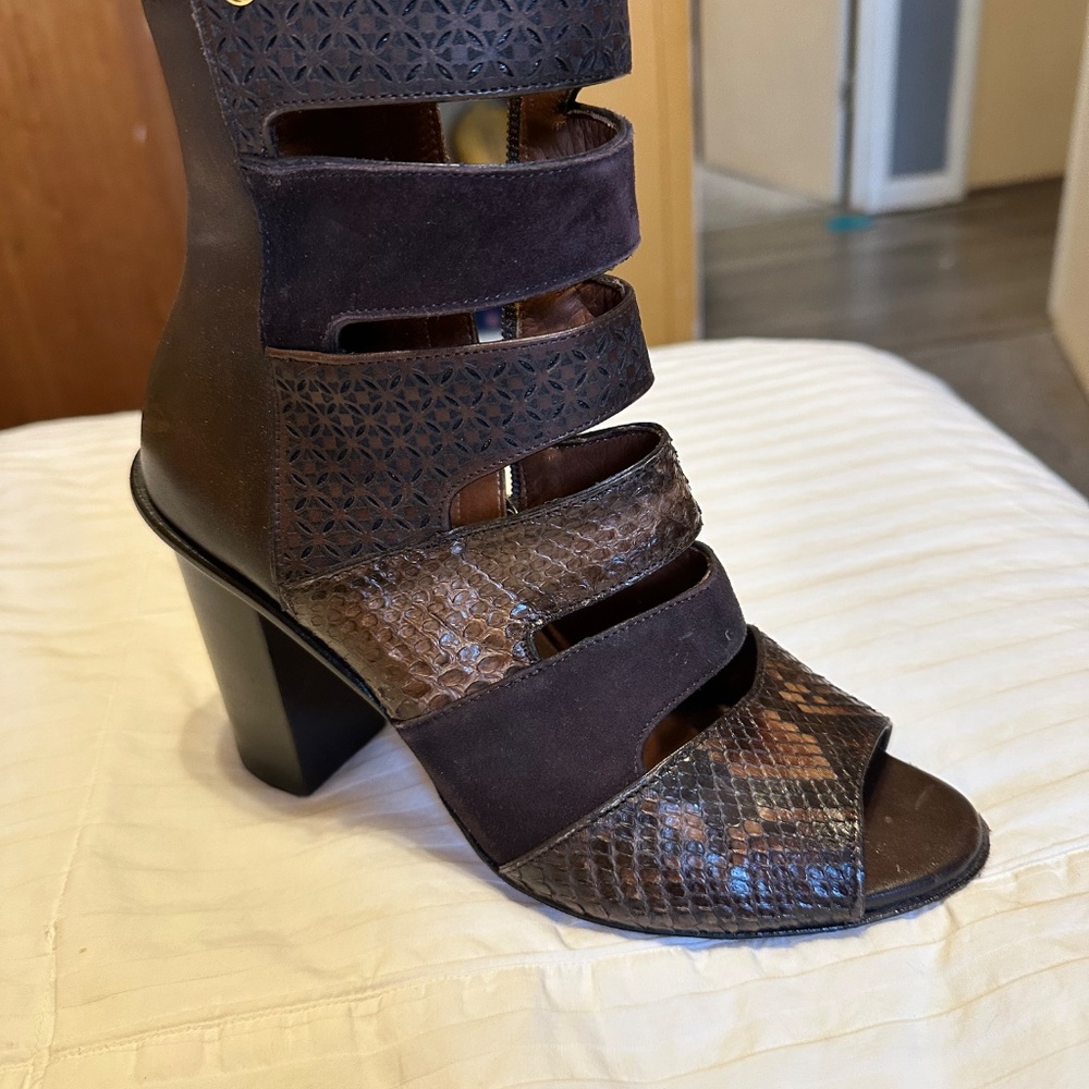 Heels - Picture 3 of 3